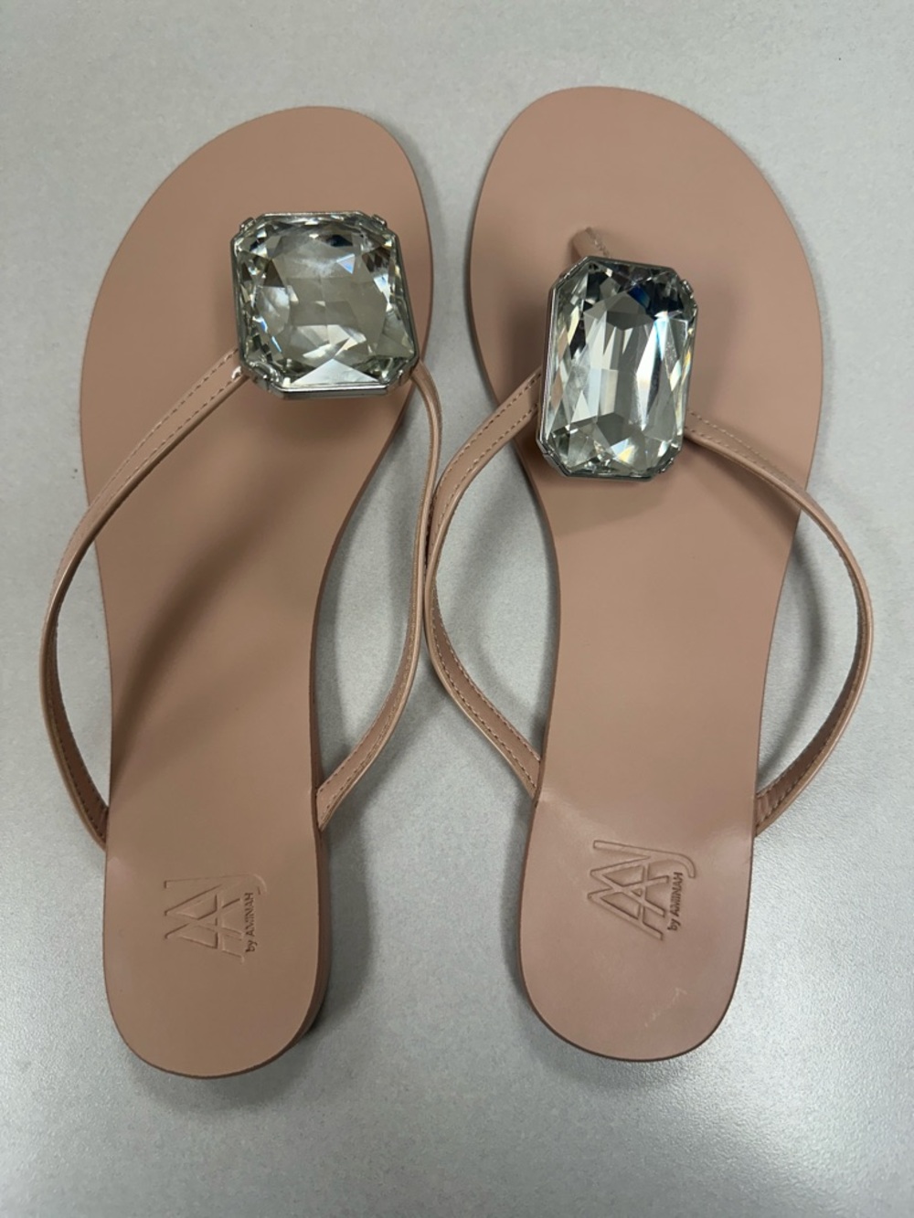 AAJ By Aminah's Lucinda flat sandals Nude Jeweled Thong Sandals - NWB size 9M - Picture 4 of 7